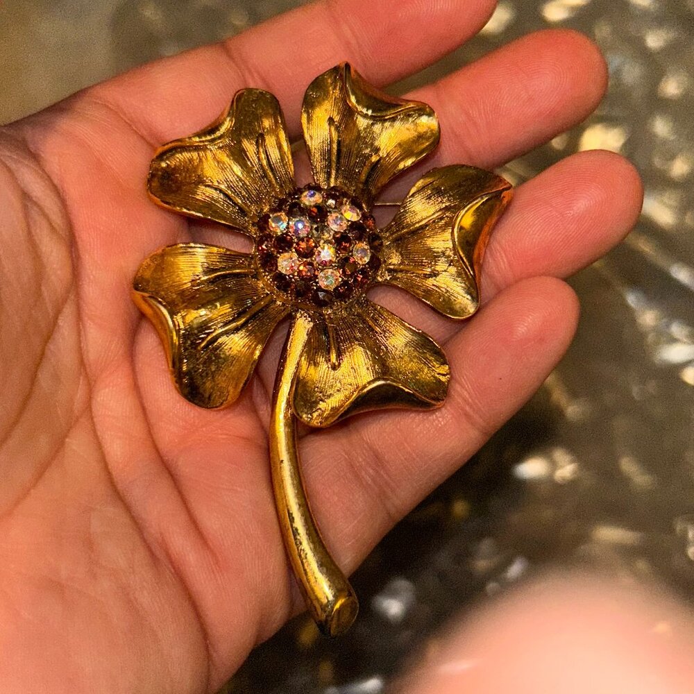 Gold tone floral Brooche- Vintage